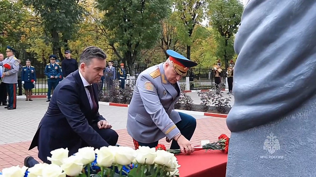 Министр МЧС передал ивановским подразделениям девять единиц новой техники